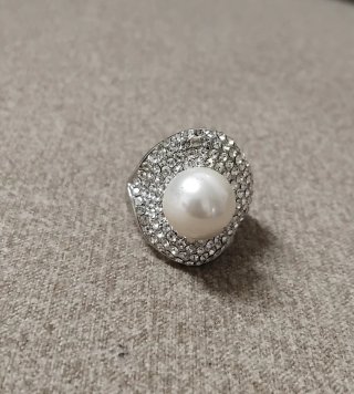 Anillo perla y brillantes