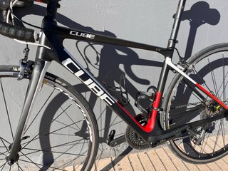 Bicicleta de carretera CUBE