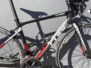Bicicleta de carretera CUBE