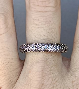 Sortija plata con circonitas moradas