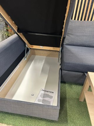 SOFÁ CHAISELONGUE CAMA IKEA FRIHETEN + MESA