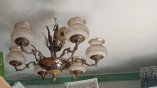 Lámpara de techo antigua dorada