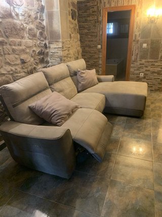 Sofá chaiselongue beige y gris
