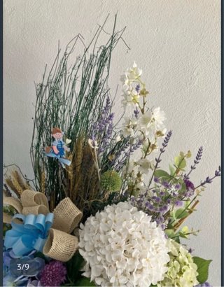 Cesta de flores decorativa