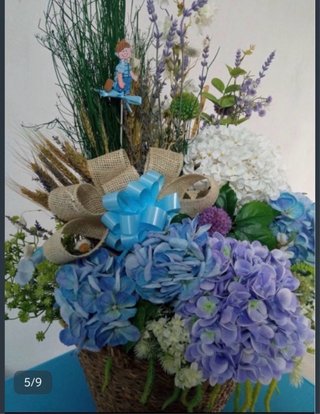 Cesta de flores decorativa