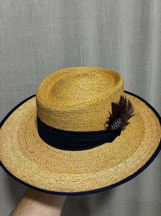 Sombrero Safari Camel Azul, Pluma, Roberto Garrudo