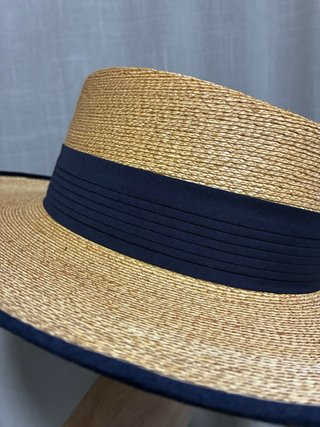 Sombrero Safari Camel Azul, Pluma, Roberto Garrudo