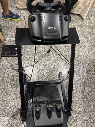 Volante Logitech G29 con pedales y soporte