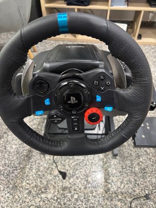 Volante Logitech G29 con pedales y soporte