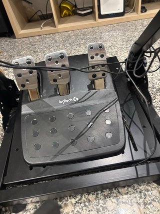 Volante Logitech G29 con pedales y soporte