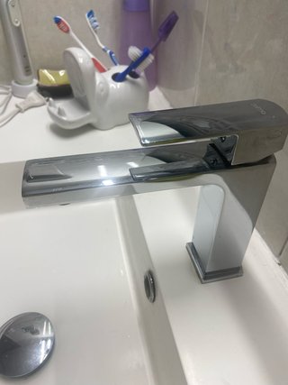 Mueble de baño lavabo,grifería y espejo con apliq