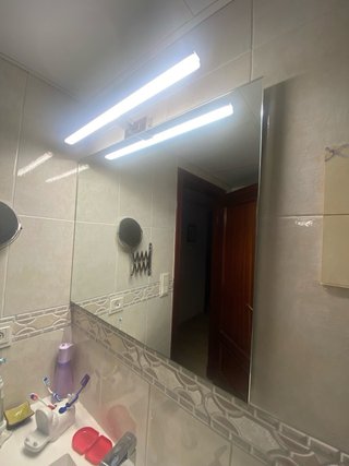 Mueble de baño lavabo,grifería y espejo con apliq