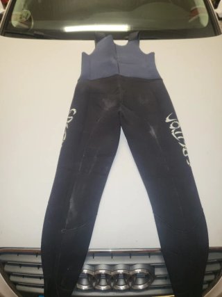 Traje neopreno 5mm talla 4 con capucha