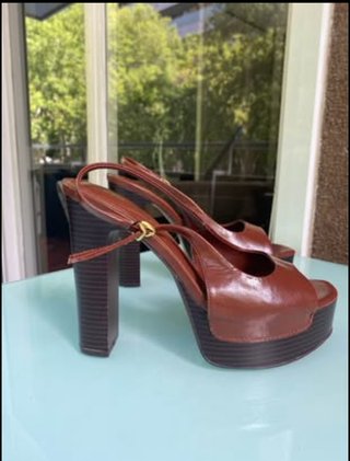 Sandalias tacón piel marrón Zara