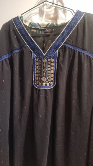 Blusa October Woman negra y azul