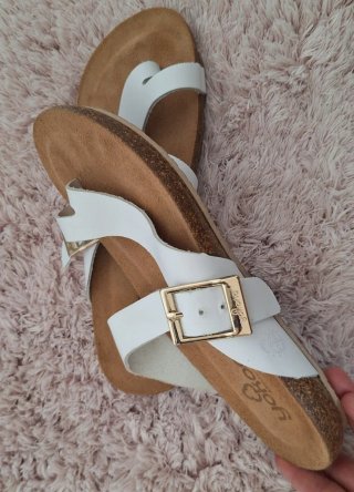 Sandalias Yokono Blancas y Doradas