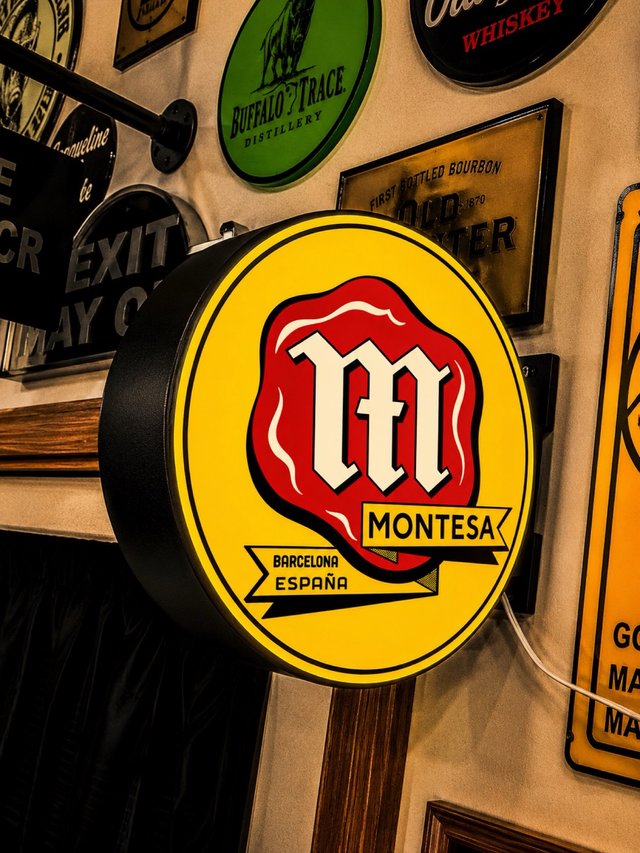 Cartello luminoso MONTESA BARCELONA