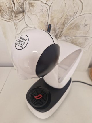 Cafetera Dolce Gusto Blanca y Negra