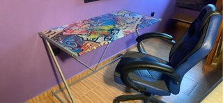 Escritorio cristal y silla gaming azul