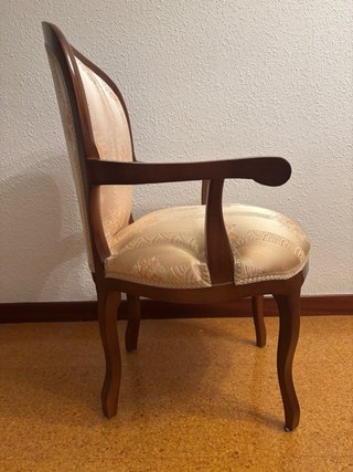 Silla tapizada clásica madera. Butacón