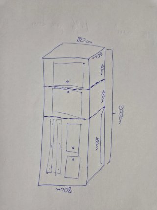 Aparador clásico de madera con vitrina