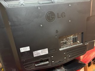 LIMPIEZA TRASTERO - TV LG 32 LCD Negro