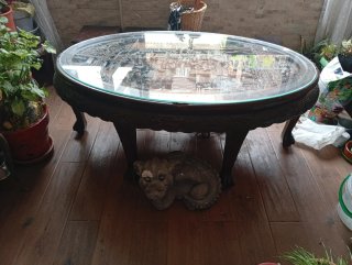 Mueble de madera tallada