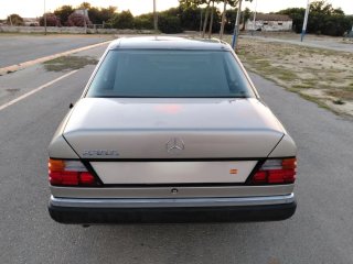 Mercedes-Benz Clase E 1990