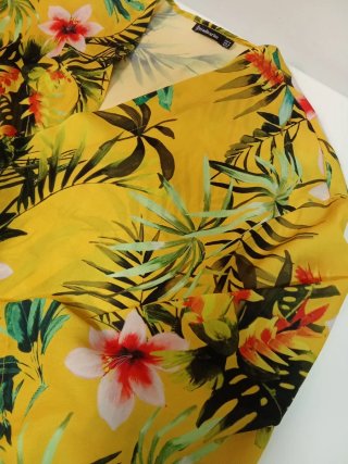 Blusa Stradivarius flores amarillas T.M