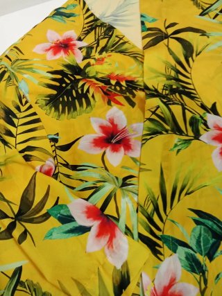 Blusa Stradivarius flores amarillas T.M