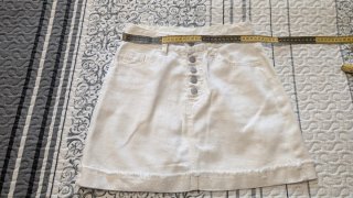 Minifalda blanca vaquera con botones