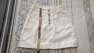 Minifalda blanca vaquera con botones