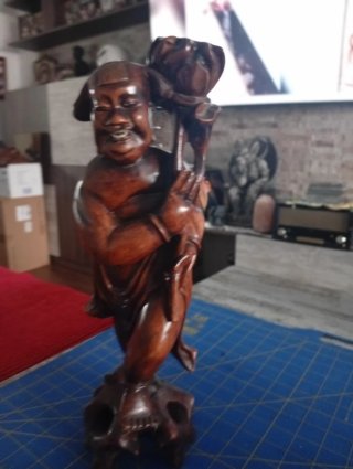 Figura de madera decorativa al