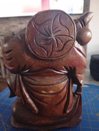 Figura de madera decorativa al