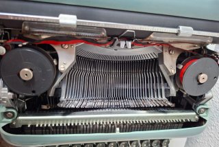 MÁQUINA DE ESCRIBIR VINTAGE OLIVETTI STUDIO 44