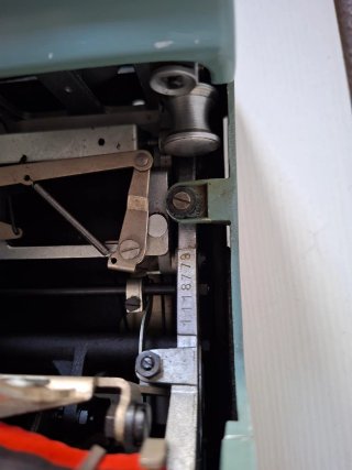 MÁQUINA DE ESCRIBIR VINTAGE OLIVETTI STUDIO 44