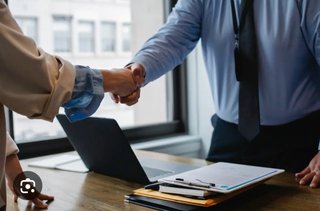 Empleo para el cuidado de una persona mayor