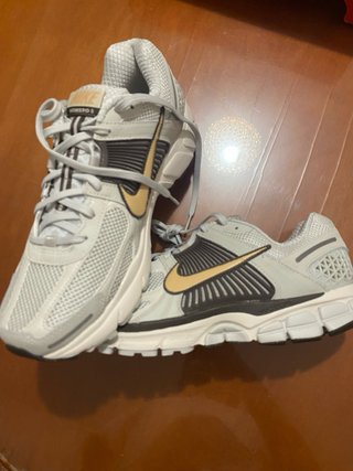 Nike Vomero 5 JD Dorado Blanco