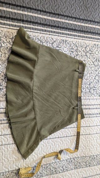 Minifalda verde oliva con volantes