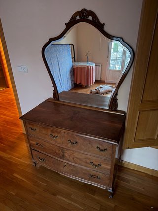 Mueble tocador antiguo de madera con espejo