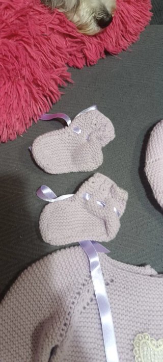 Conjunto punto bebé hecho a mano