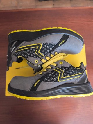 Botas de trabajo Paredes punta acero.