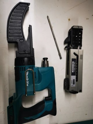 Atornillador de pladur Makita 18v con maletin