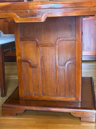Mesa de comedor redonda de madera