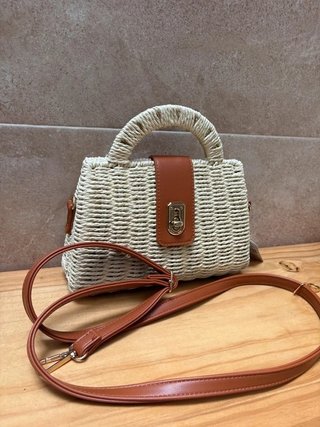Bolso de rafia tejido con asa y cierre