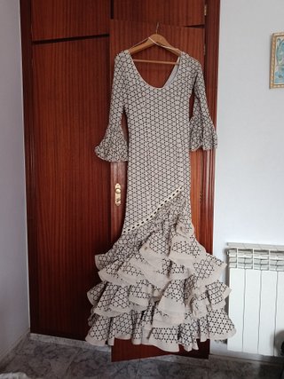 Traje Gitana Beige Talla 38.