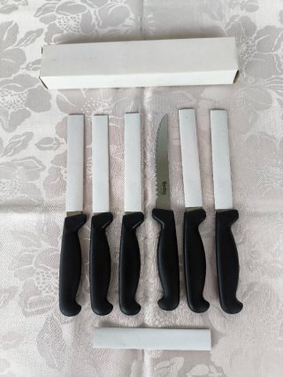 Set 6 Coltelli da Carne StarPack con Ceppo