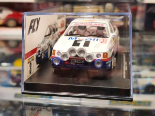 Fly A2108 Ford Sierra Cosworth Mobil1 Limpio