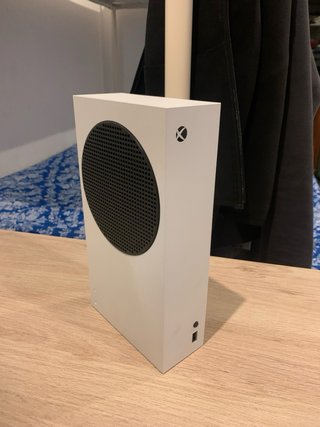 Xbox Series S 512GB + Mando y Cables + monitor