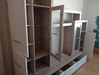 Mueble de comedor madera y cristal